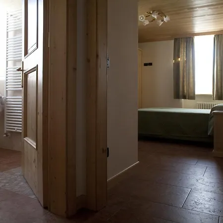 Agritur Scoiattolo Farm stay Coredo