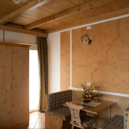 Agritur Scoiattolo Farm stay Coredo